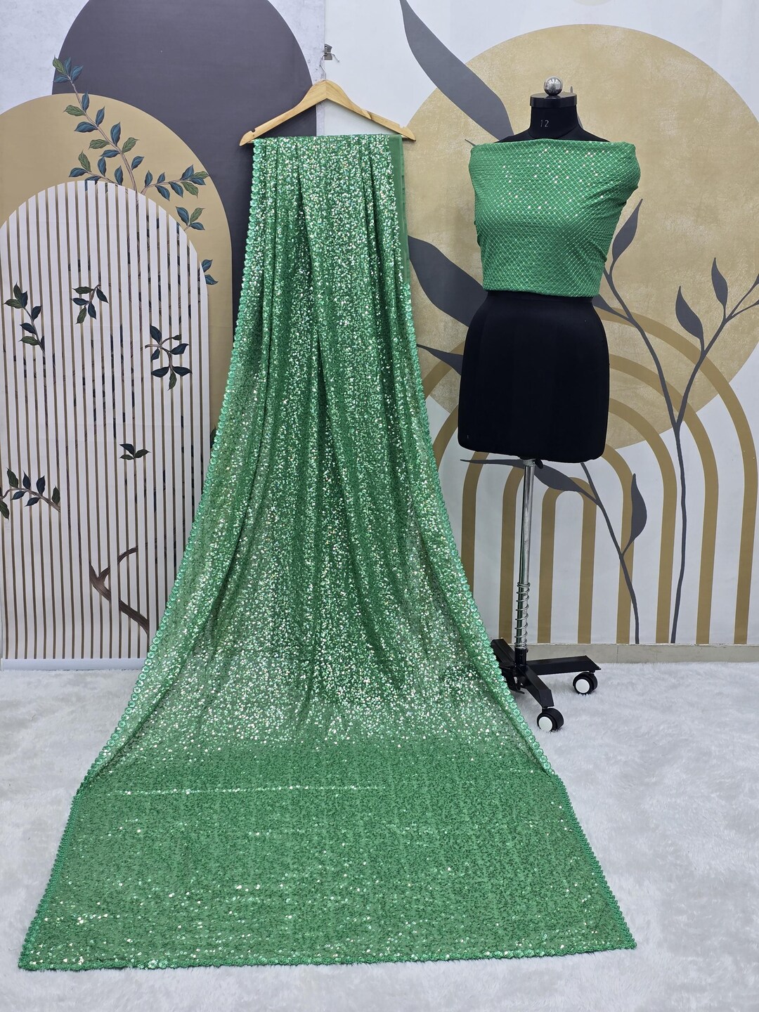Snuggle Spot Women's Fox Georgette  Solid Saree With Unstitched Blouse 5.5Mtr (Green) main image 0