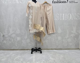 Traje palazzo indio de seda color crema: dupatta de red y bordado