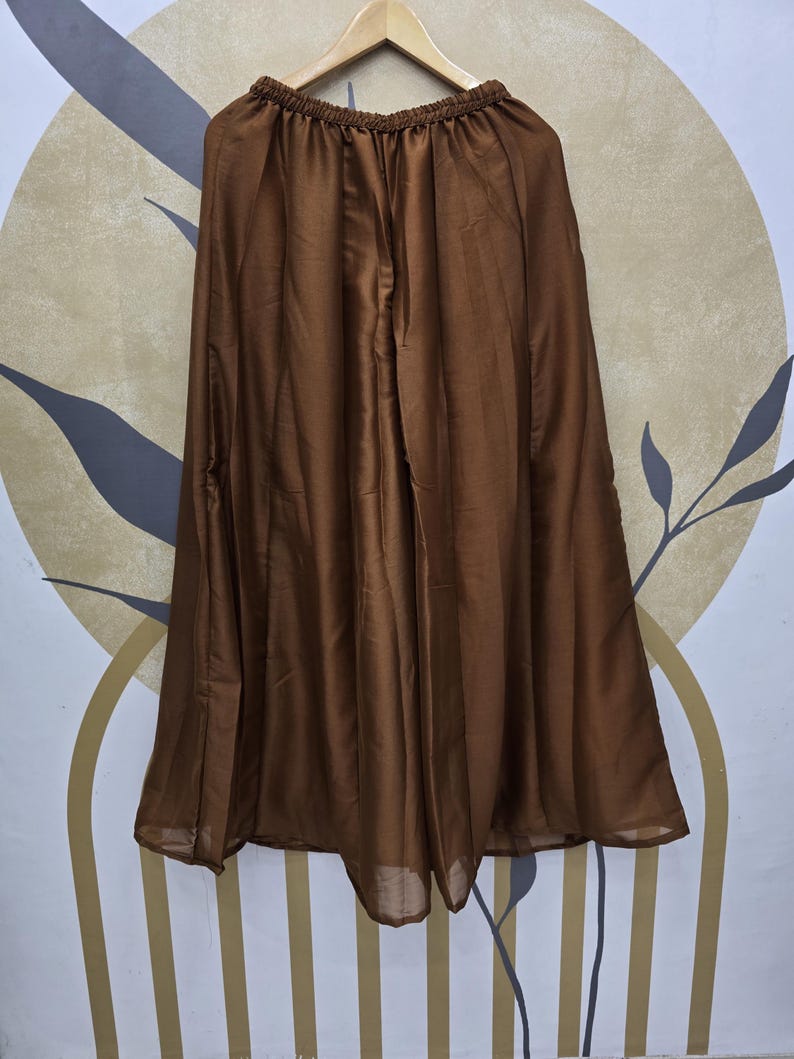 Traje indio de georgette marrón: bordado secuencial, dupatta de red imagen 10