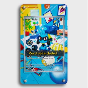 Riolu IR 215/198 | Grande vitrine artistique pour carte Pokémon