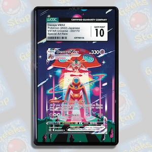 Può includere: Una carta Pokémon Deoxys VMAX del set VSTAR Universe giapponese. La carta è una rara arte speciale e presenta un'immagine olografica di Deoxys in un'ambientazione futuristica. La carta è classificata Gem Mint 10 da CGC.