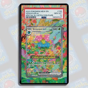 Puede incluir: Una carta de comercio de Pokémon con Venusaur ex, un Pokémon verde y azul con una gran flor rosa en la cabeza. La carta es una Special Illustration Rare y tiene una calificación Gem Mint 10. El número de la carta es 340 y el texto en la carta dice "Tranquil Flower" y "Dangerous Toxwhip".