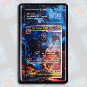 Può includere: Una carta collezionabile graduata in una custodia rigida che mostra un Mega Charizard X EX Pokémon. L'etichetta riporta il testo Mega Charizard X EX 2025 Pokémon Mega Japanese Inferno X SAR #110/080 e una valutazione di 10 Gem Mint. La carta mostra un drago.