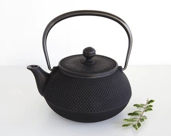 Arare Teapot Black 900ml | Japanese Handmade Cast Iron Teapot | Perfect for Green Tea