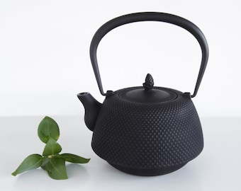 Nanbu Arare 1000ml Black Teapot | Japanese Handmade Cast Iron Teapot | Perfect for Green Tea