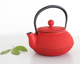 Arare Teapot Red 600ml | Japanese Handmade Cast Iron Teapot | Perfect for Tea and Coffee Lovers | Handmade in Japan