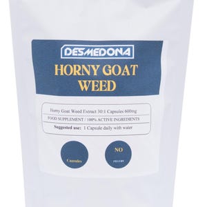 Op de afbeelding: Een witte zak met een blauw etiket met de tekst "DESMEDONA HORNY GOAT WEED". Het etiket bevat ook details over het product, waaronder "Horny Goat Weed Extract 30:1 Capsules 600mg" en "Suggested use: 1 Capsule daily with water."