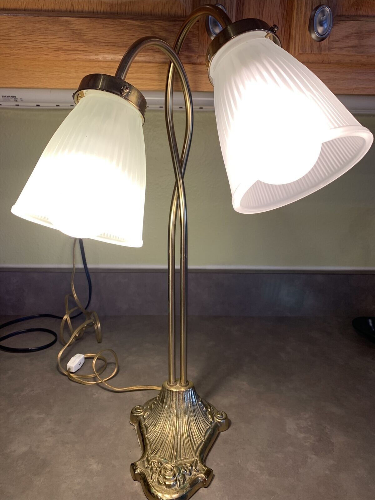 Vintage Lamp-goose Neck/lily Pad Table Lamp by Grandlite. 