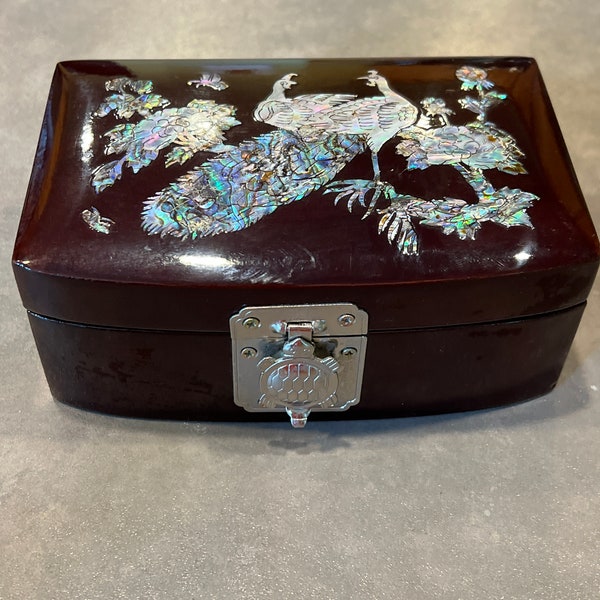 Vintage Lacquer Mother Of Pearl Abalone Turtle Larch Peacock Jewelry Ring Box Mirror