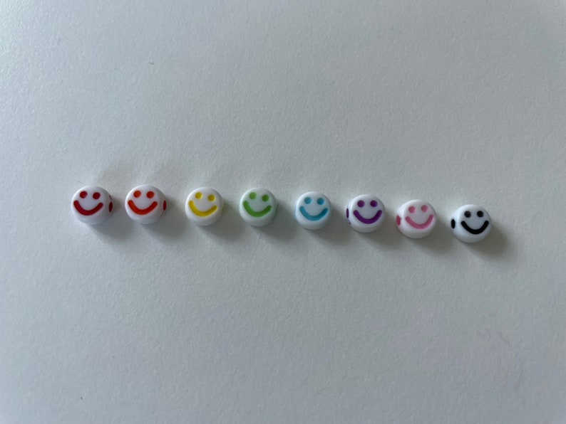 Seed bead smile bracelet. image 3