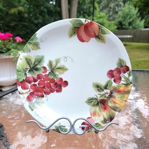 Royal Doulton &quot;Vintage Grape&quot; Porcelain Fine China Dinner Plate - Vintage Fine China Dinner Plates - Royal Doulton - Porcelain Fine China