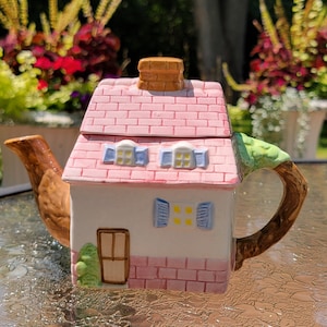 Vintage Ceramic Hand Painted Pink Cottage Village Novelty Figurine Teapots - Gifts For Her - Vintage Tea Pots