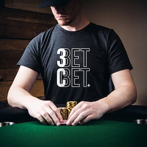 Maglietta da poker regalo per giocatore di poker Maglietta da poker divertente regalo per lui Maglietta Texas Hold'em Abbigliamento da giocatore di carte RAISE BET Design moderno