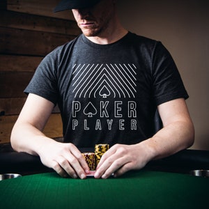 Maglietta da poker regalo per giocatore di poker Maglietta da poker moderna regalo per lui Maglietta Texas Hold'em Abbigliamento da giocatore di carte GIOCATORE DI POKER Design moderno