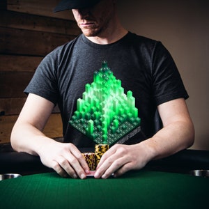 Maglietta da poker regalo per giocatore di poker Maglietta da poker moderna regalo per lui Maglietta Texas Hold'em Abbigliamento da giocatore di carte GTO WIZARD of RANGES Design