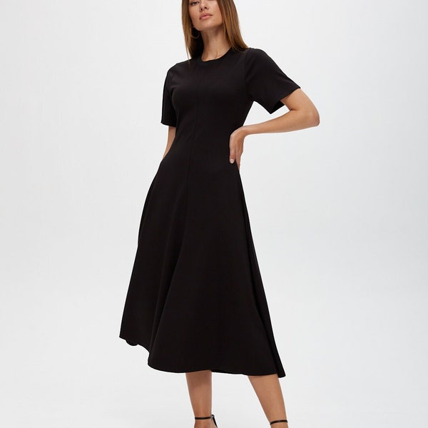 Robe midi noire en jersey de viscose et ourlet évasé, robe midi ajustée en noir