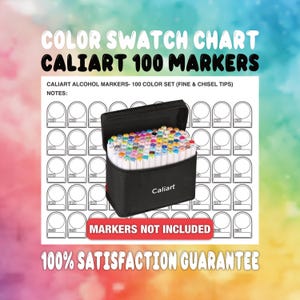 Puede incluir: Un estuche negro lleno de un juego de 100 rotuladores de alcohol Caliart de colores, que se muestra en una tabla de muestras de color. La tabla incluye el texto "Color Swatch Chart Caliart 100 Markers" y "Markers Not Included."