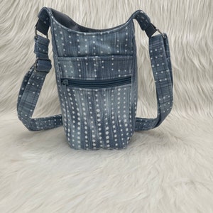 Water Bottle Carrier, White Dots on Flannel H2O2GO,  Water Bottle Sling Bag