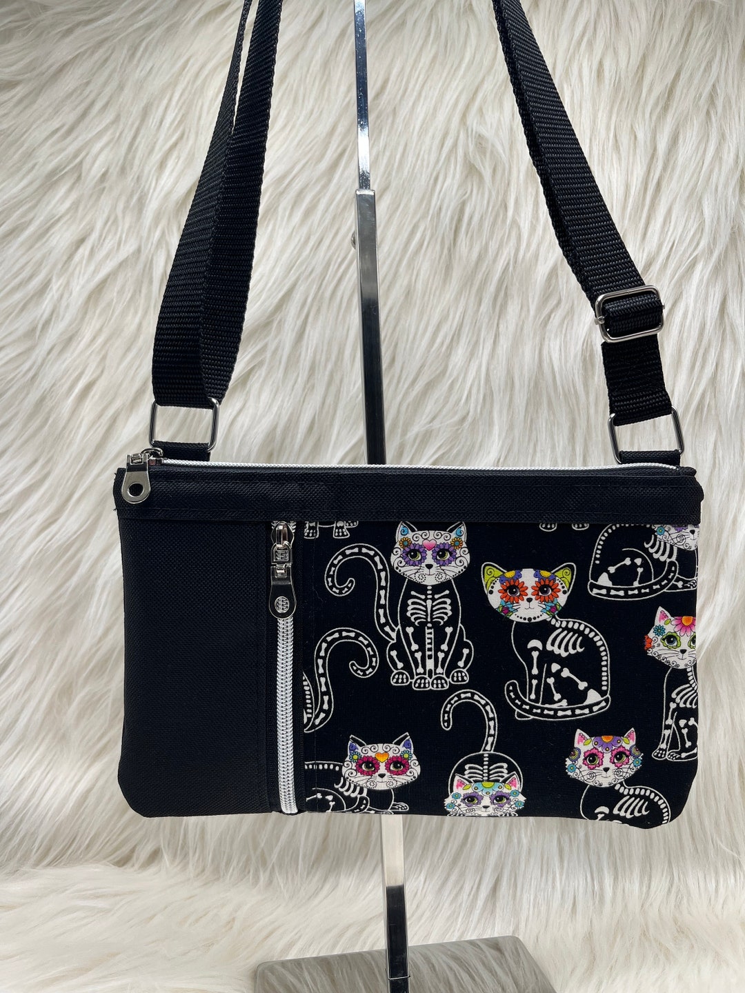 Crossbody Tote W/Zipper Top 10X10 W/25 Strap-Spotted Cats