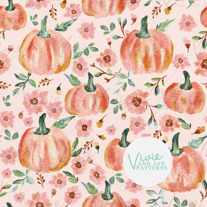 K&ouml;nnte beinhalten: Ein nahtloses Muster mit Aquarell-Illustrationen von rosa K&uuml;rbissen und rosa Blumen auf einem hellrosa Hintergrund. Das Muster ist perfekt f&uuml;r Herbst-bastelarbeiten und Projekte.