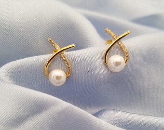 18K gold overlaid 925 Sterling Silver Seashell Dainty Pearl Earrings