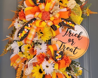 Candy Corn Trick or Treat wreath, Candy Corn Halloween for Front Door, Fall and Halloween Porch Décor, Trick or Treat Wreath, Fall Gift