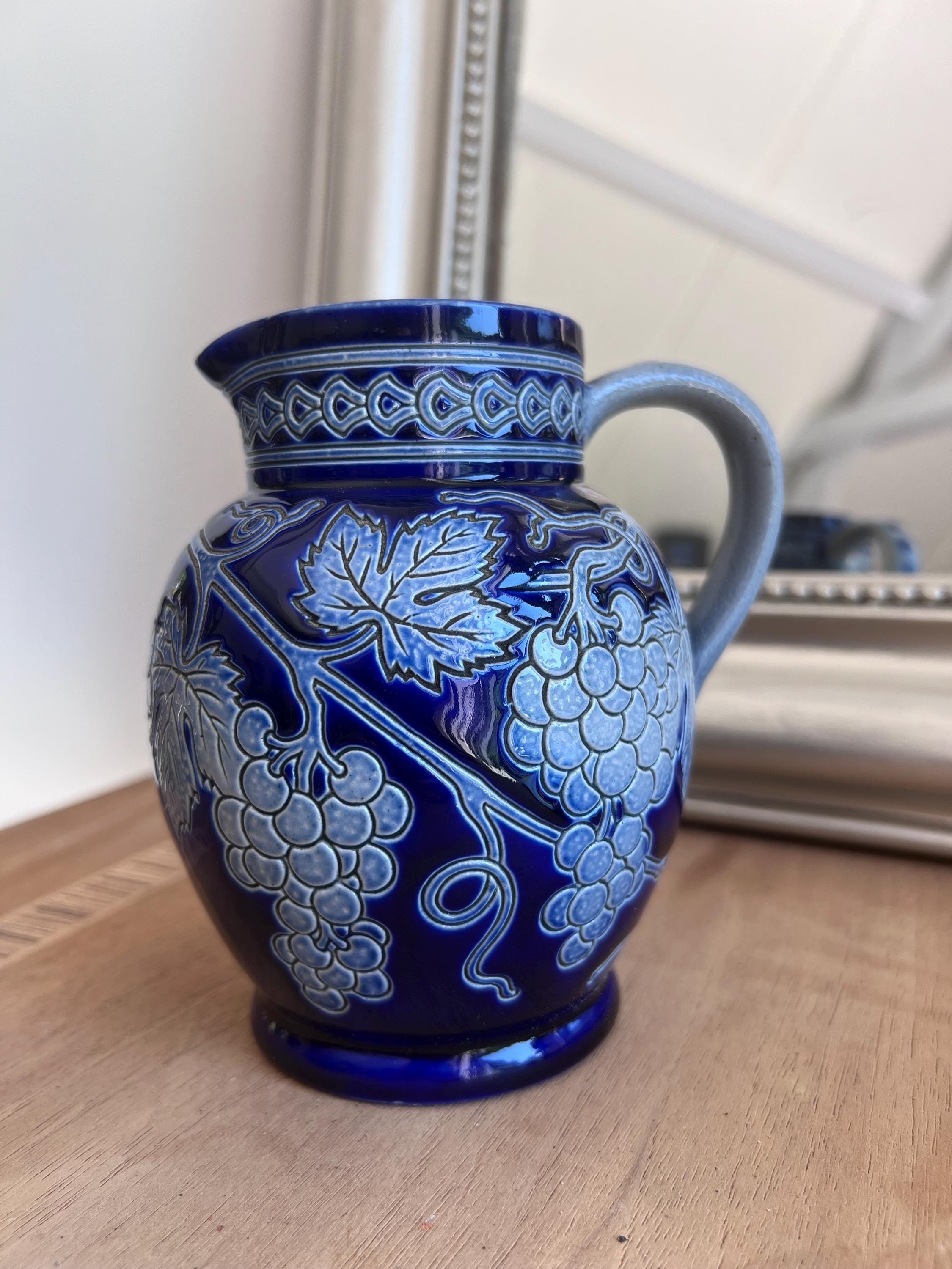 P. Hinays、Atelier Franceの署名入り、小さなコバルトブルーの