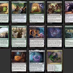 K&ouml;nnte beinhalten: Eine Sammlung von Magic: The Gathering Sammelkarten. Jede Karte zeigt einzigartige Kunstwerke und Texte mit verschiedenen Fantasy-Themen. Die Karten sind auf Englisch und haben ein gr&uuml;nes, schwarzes und wei&szlig;es Farbschema.