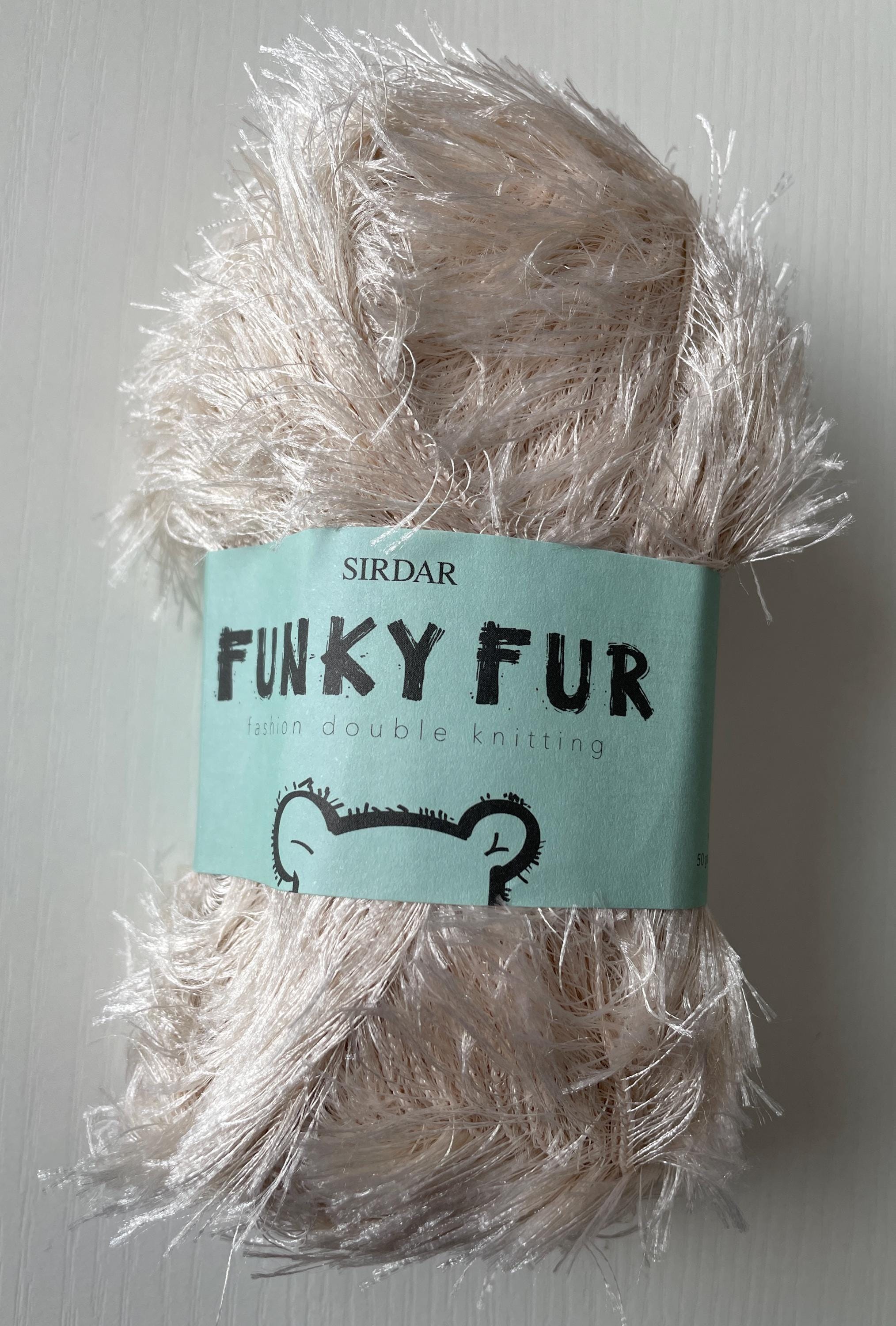 Funky Fur DK by 10 Ball Colour 0204 Champagne