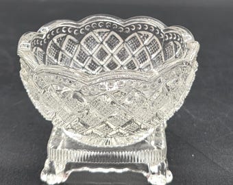 Salero de vidrio prensado transparente vintage de Fostoria, pequeño cuenco de vidrio con base de diamante color fresa, regalos de vidrio Avon de Fostoria
