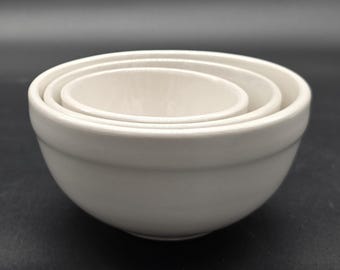 Juego de tres cuencos pequeños apilables Royal Norfolk, 4 1/4", 4", 3 1/4"