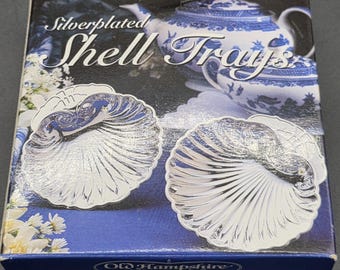Bandejas de concha plateadas de Old Hampshire Silversmiths, todavía en su caja, NOS (New Old Stock), nuevas de antiguo stock.