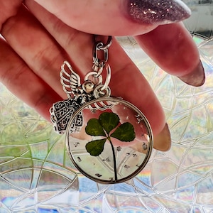 Real 4-Leaf Clover Guardian Angel Good Luck Charm Silver Keychain with Real Pressed Four-Leaf Clover with Customizable Shapes