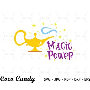 Puede incluir: Una lámpara de genio dorada con humo azul saliendo de ella. El texto "MAGIC POWER" está en letras moradas con estrellas amarillas alrededor.