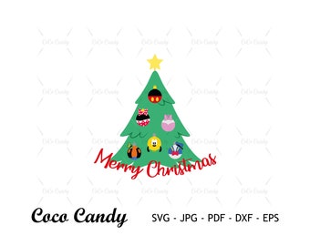 Pode incluir: Uma árvore de Natal verde decorada com ornamentos que representam vários personagens da Disney. A árvore é adornada com uma estrela amarela no topo e o texto "Merry Christmas" na parte inferior.