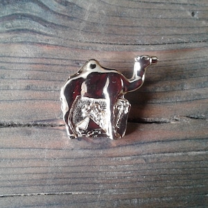 Gold Tone Camel Pyramid Egypt Brooch Pin Hat Lapel