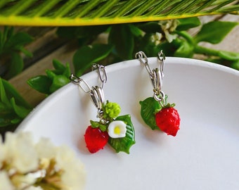 Strawberry Pendant * only pendant, without chain