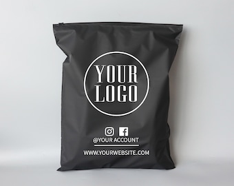 Sacs noirs à fermeture éclair avec logo, sacs à vêtements personnalisés pour t-shirt. emballage à capuche avec logo imprimé, sacs d'emballage personnalisés, sac ziplock, enveloppes