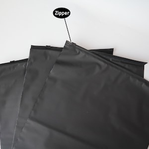 Zwarte ritszakken met logo, op maat gemaakte kledingtassen voor t-shirt. hoodieverpakking met bedrukt logo, op maat gemaakte pakketzakken, ritssluitingszak, enveloppen afbeelding 7