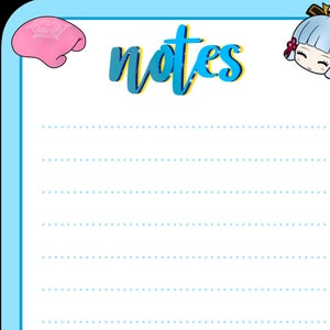 Puede incluir: Un bloc de notas azul y blanco con líneas, con la palabra "notes" en letras azules y amarillas. El bloc de notas tiene una nube rosa, una niña de dibujos animados azul y blanca con un moño y un abanico azul y dorado con flores blancas en las esquinas.