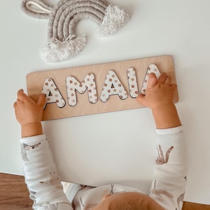 Puzzle personnalisé de nom de bébé avec des chevilles, Premier cadeau de Noël, Jouets Montessori en bois pour tout-petits image 5