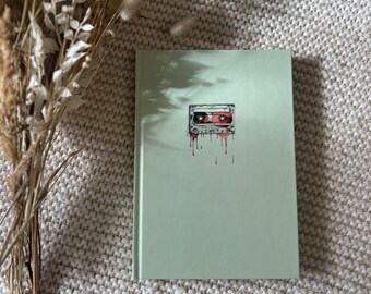 Notizbuch DIN A5 gepunktet mit Hardcover für Journaling, Songwriting oder Handlettering | Skizzenbuch mintfarben mit retro Kassetten Design