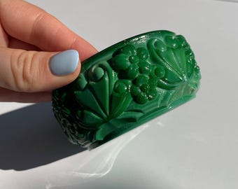 Cuenco vintage de vidrio prensado verde esmeralda: dulcera ornamentada, menaje de cocina de los años 60