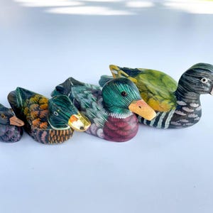 Vintage Hand-Carved Wooden Duck Figurines – Set of 5 Mallard Ducks – Rustic Home Decor