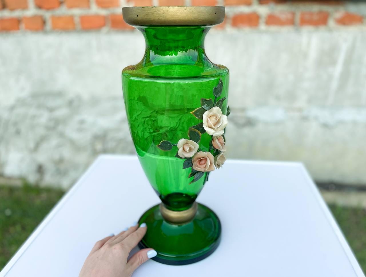 ガラス花瓶　ヴィンテージ 背の高い花瓶 背の高いヴィンテージグリーンガラス花瓶 – 16インチ、磁器のバラが
