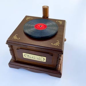 Vintage Wooden Record Player Music Box – Miniature Turntable, Working Musical Box, Collectible Home Decor, Gift Idea – Circa 1980s