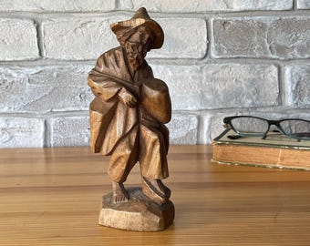 Figura de hombre de madera tallada a mano, escultura rústica de arte popular, talla europea, finales del siglo XX