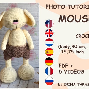 Könnte beinhalten: Ein Häkel-Amigurumi-Muster für eine Maus mit einem Foto-Tutorial. Das Muster beinhaltet 5 Videos und ein PDF. Die Maus ist 40 cm groß und in Creme mit braunen Akzenten gehäkelt. Das Muster ist in Englisch, Französisch, Deutsch, Niederländisch, Spanisch, Italienisch, Polnisch, Portugiesisch und Russisch verfügbar.