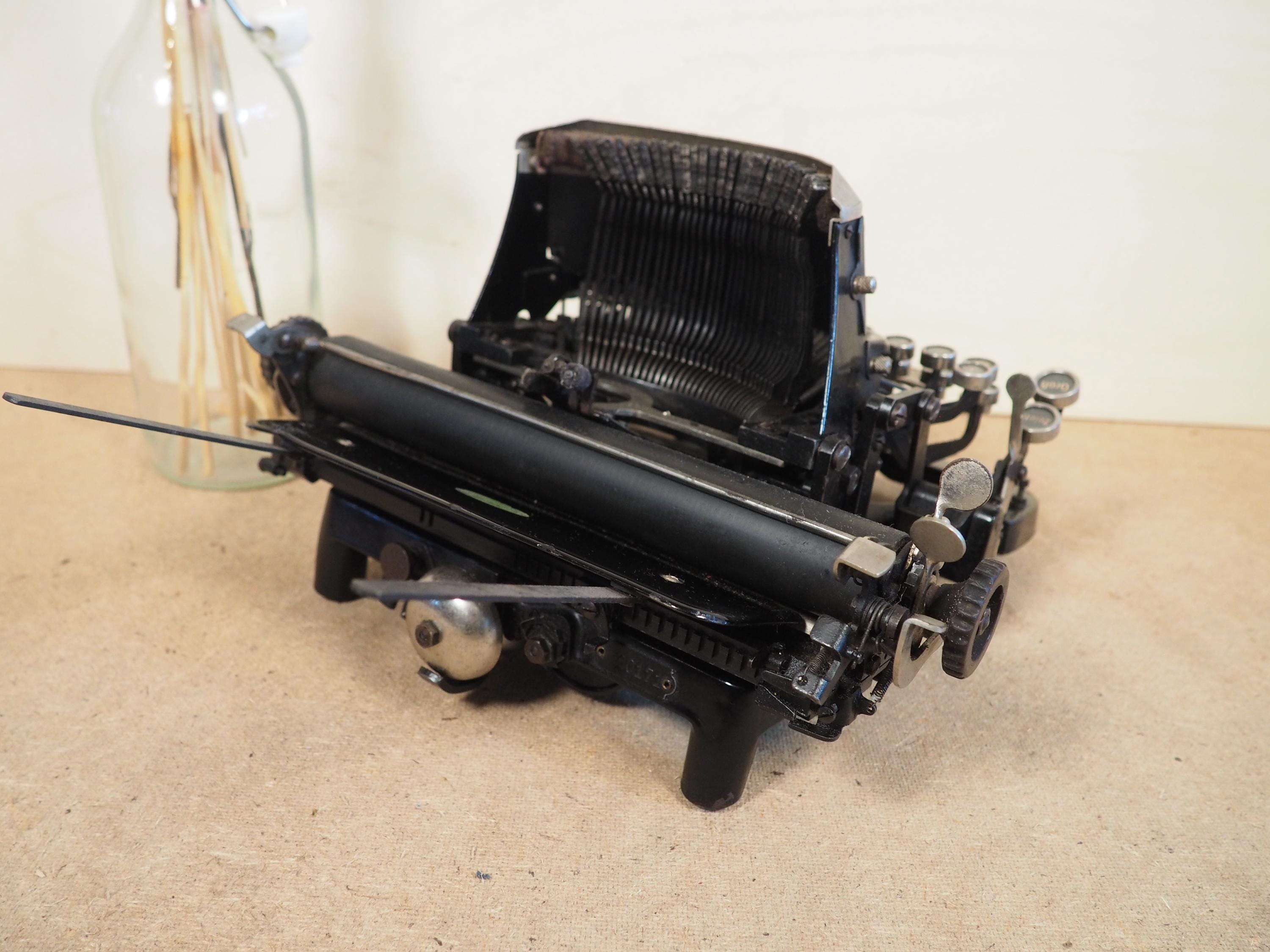 タイプライター ROFA (1924) 希少なアンティークタイプライター