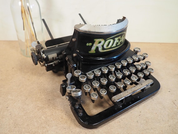 1924年頃 コロナ4 / ポータブルタイプライター アメリカン